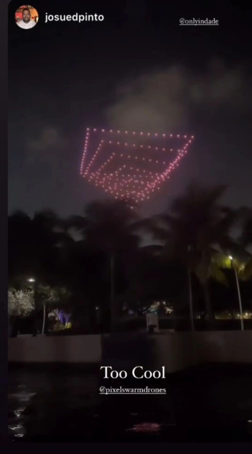 Pixel Swarm Drones show finale over Miami skyline